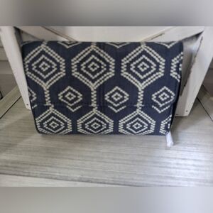 Thirty-One Wallet Purse Crossbody Navy and White Diamond Print crossbody